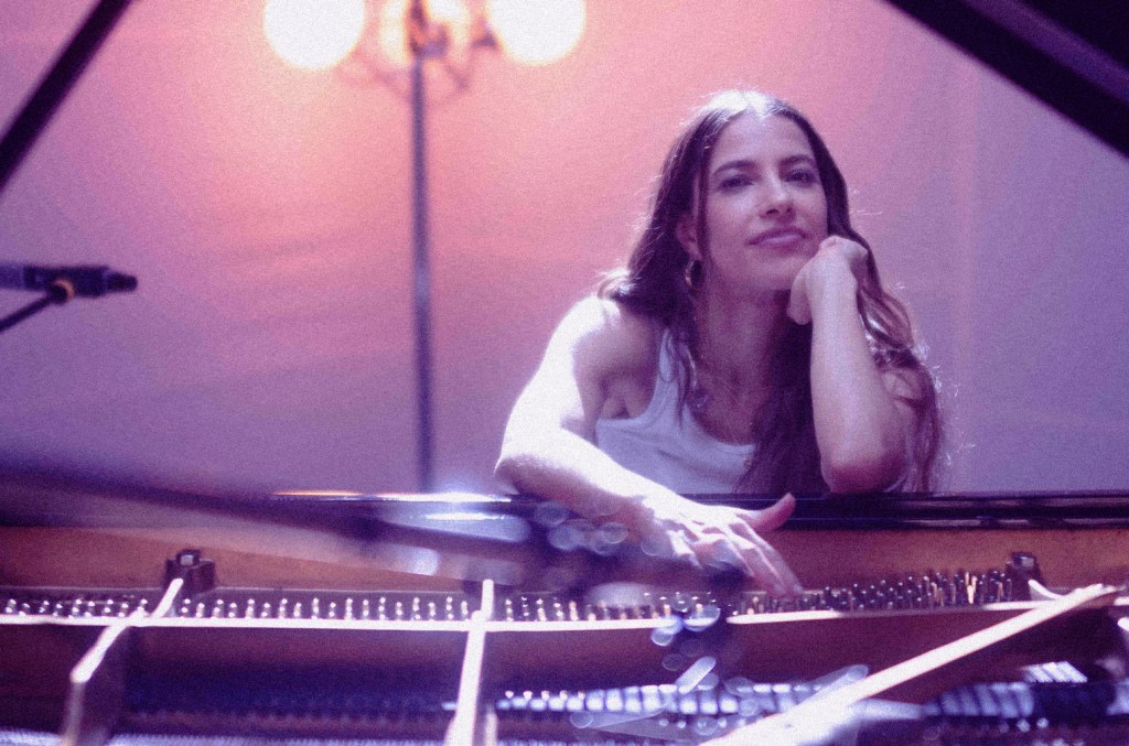 Debi Nova Addresses ‘Very Traumatic Moment’ on New Album, ‘Todo Puede Convertirse en Canción’