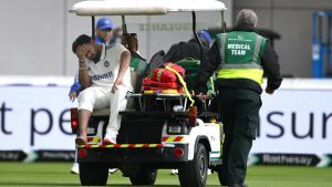 Pant retires hurt after inside-edging a reverse sweep onto his right foot
