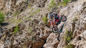 Red Bull Romaniacs 2025 – Offroad Day 1: Lettenbichler Leads as Mountains Take Control