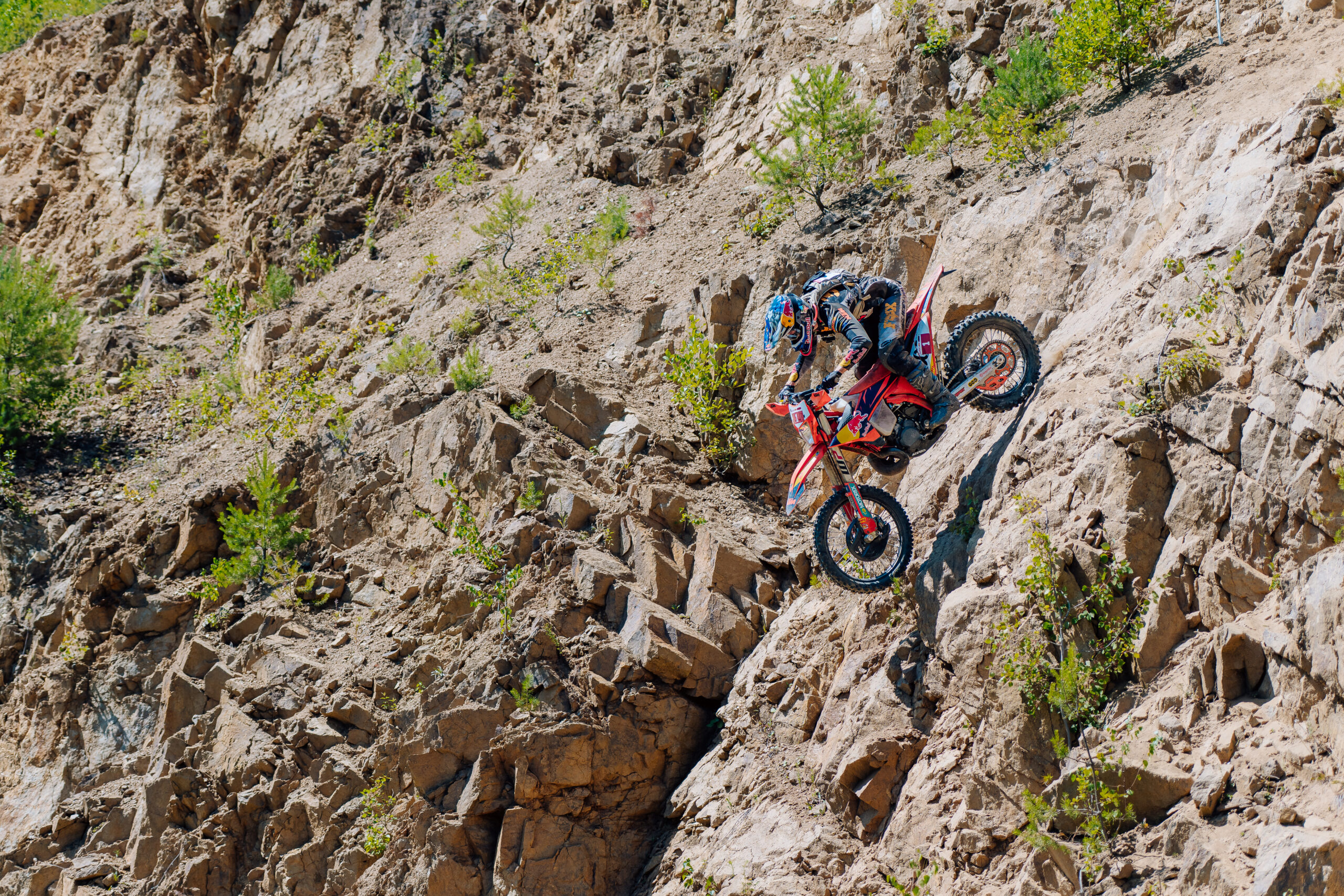 Red Bull Romaniacs 2025 – Offroad Day 1: Lettenbichler Leads as Mountains Take Control