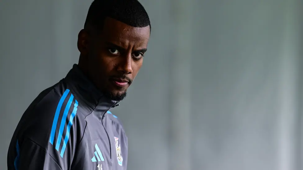 Isak wants to explore move away from Newcastle