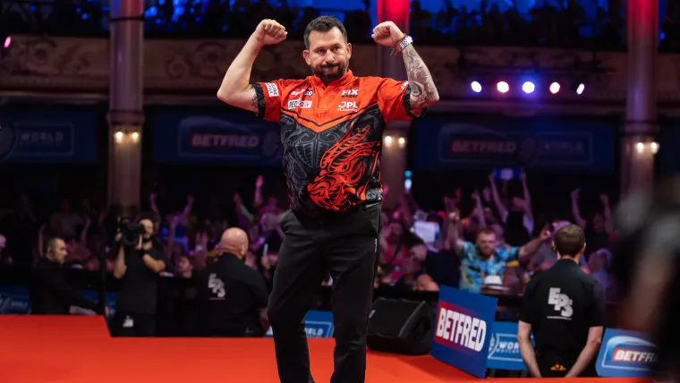 Watch: Johnny Clayton eliminates Stephen Bunting in 2025 World Matchplay of Darts quarterfinal