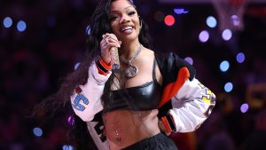 We See You, Girl! GloRilla Turns Up The Heat For Fan With SPICY Dance At ‘Glo Bash’ Concert (WATCH)
