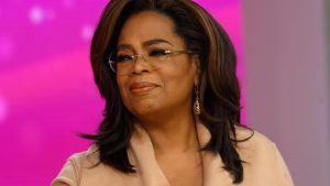 People Are Joking That Oprah Got The “Kris Jenner Facelift” After Seeing Her Viral New Look From Beyoncé’s Latest Concert