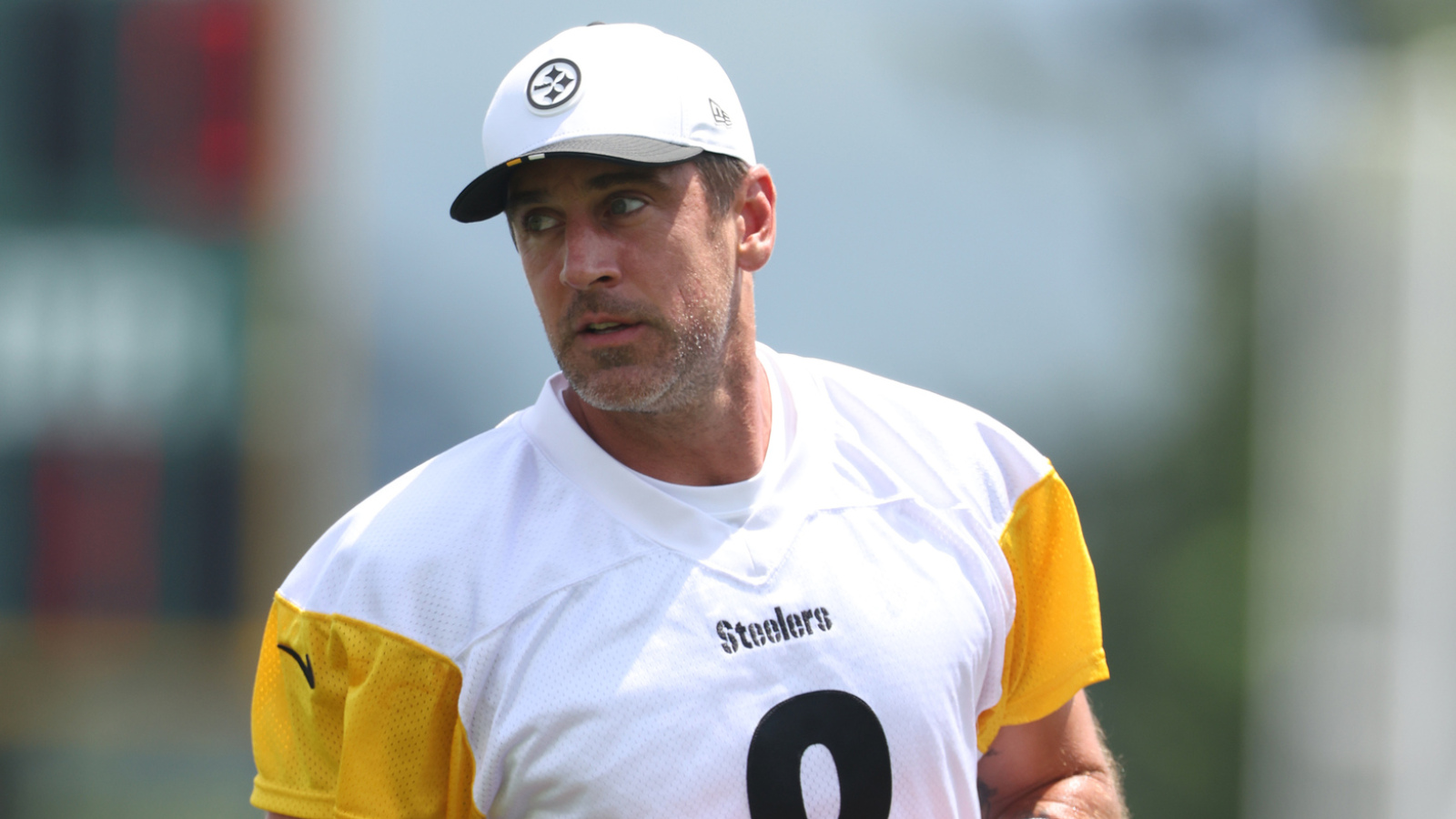 Reporter claims Aaron Rodgers is more ‘relaxed’ at Steelers training camp