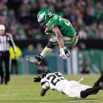 Saquon Barkley Makes Stunning Comparison Between Michael Jordan’s Iconic Dunk and His Viral Backwards Hurdle