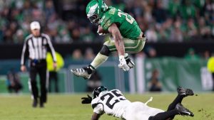 Saquon Barkley Makes Stunning Comparison Between Michael Jordan’s Iconic Dunk and His Viral Backwards Hurdle