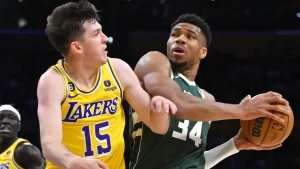 Lakers could land Giannis Antetokounmpo after trade request next year, offer ex-OU star Austin Reaves