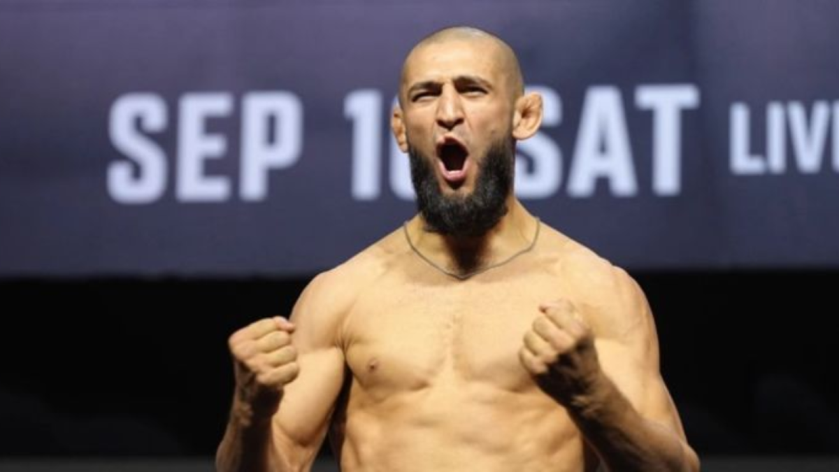 Khamzat Chimaev absolutely dominated Dricus Du Plessis in UFC 319 main event