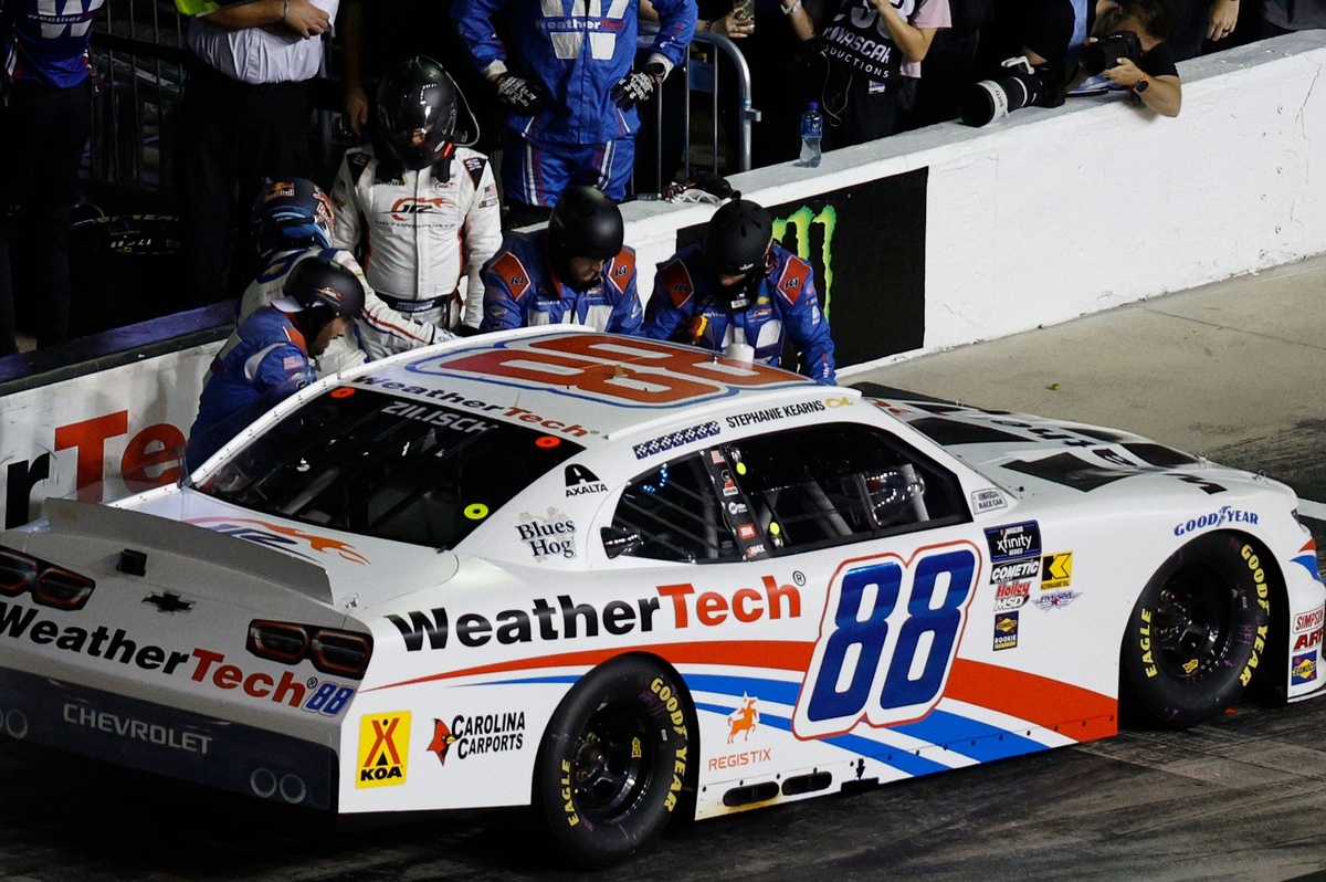 Connor Zilisch gets out of car in mid-race driver swap “It’s not worth the risk”