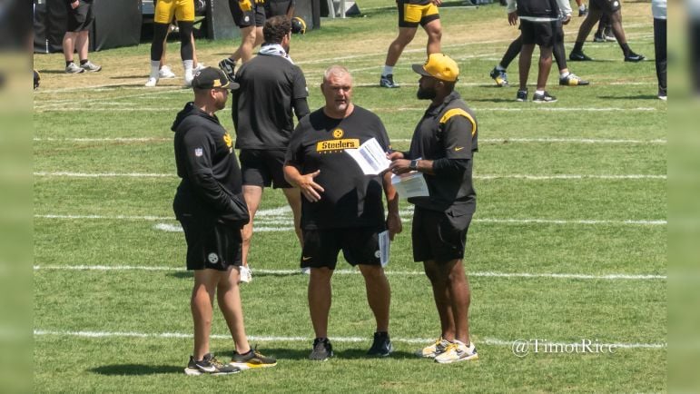 Former Steelers OL Critical Of Pat Meyer After Aaron Rodgers Called Out Group: Culture ‘Should’ve Been Set Forth Already’