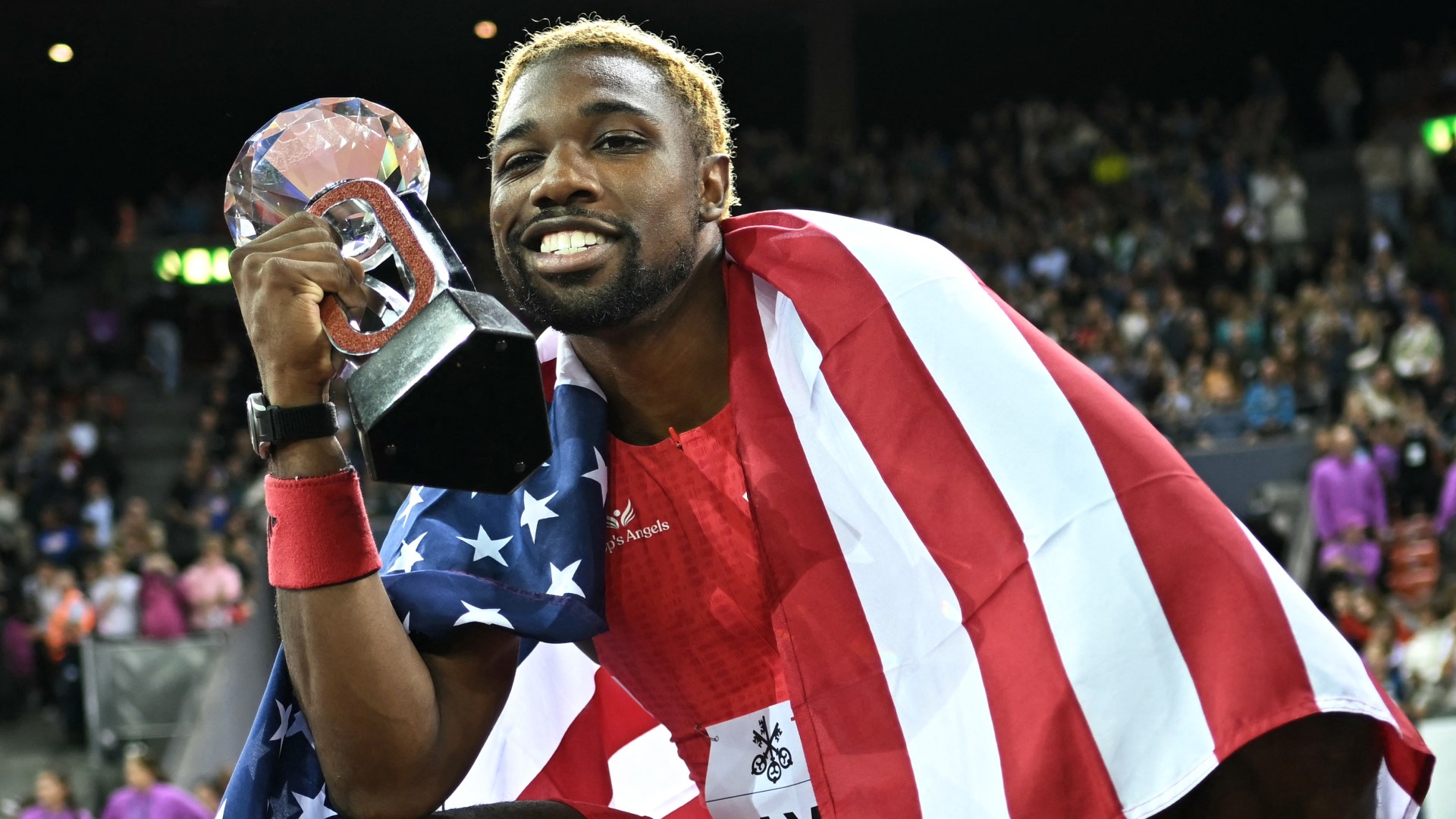 Noah Lyles chases down Olympic champion to set record with stunning $30k win