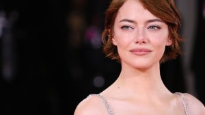Emma Stone’s New ‘Spiced Sienna’ Hair Is the Perfect Copper Shade For PSL Season