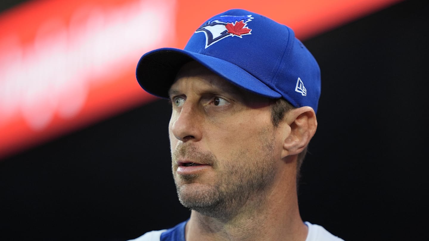 Blue Jays Trim Magic Number to Clinch AL East by Two Entering September