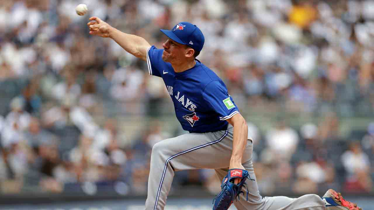 Blue Jays-Yankees enter rain delay in sixth inning