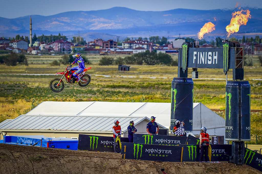 Herlings and Längenfelder Fight Back For Victory at The MXGP of Türkiye
