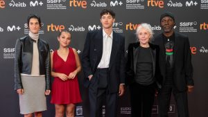 Tom Blyth, Mia McKenna-Bruce Join Claire Denis in San Sebastian for European Premiere of ‘The Fence’