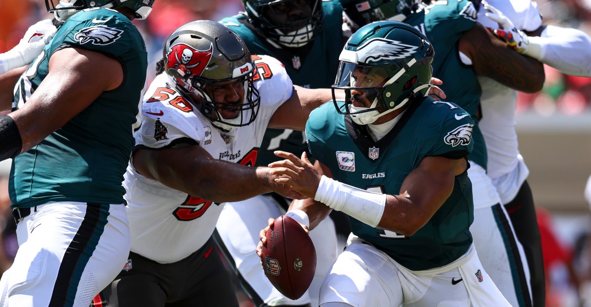 Eagles change travel plans due to the extreme heat expected in Tampa