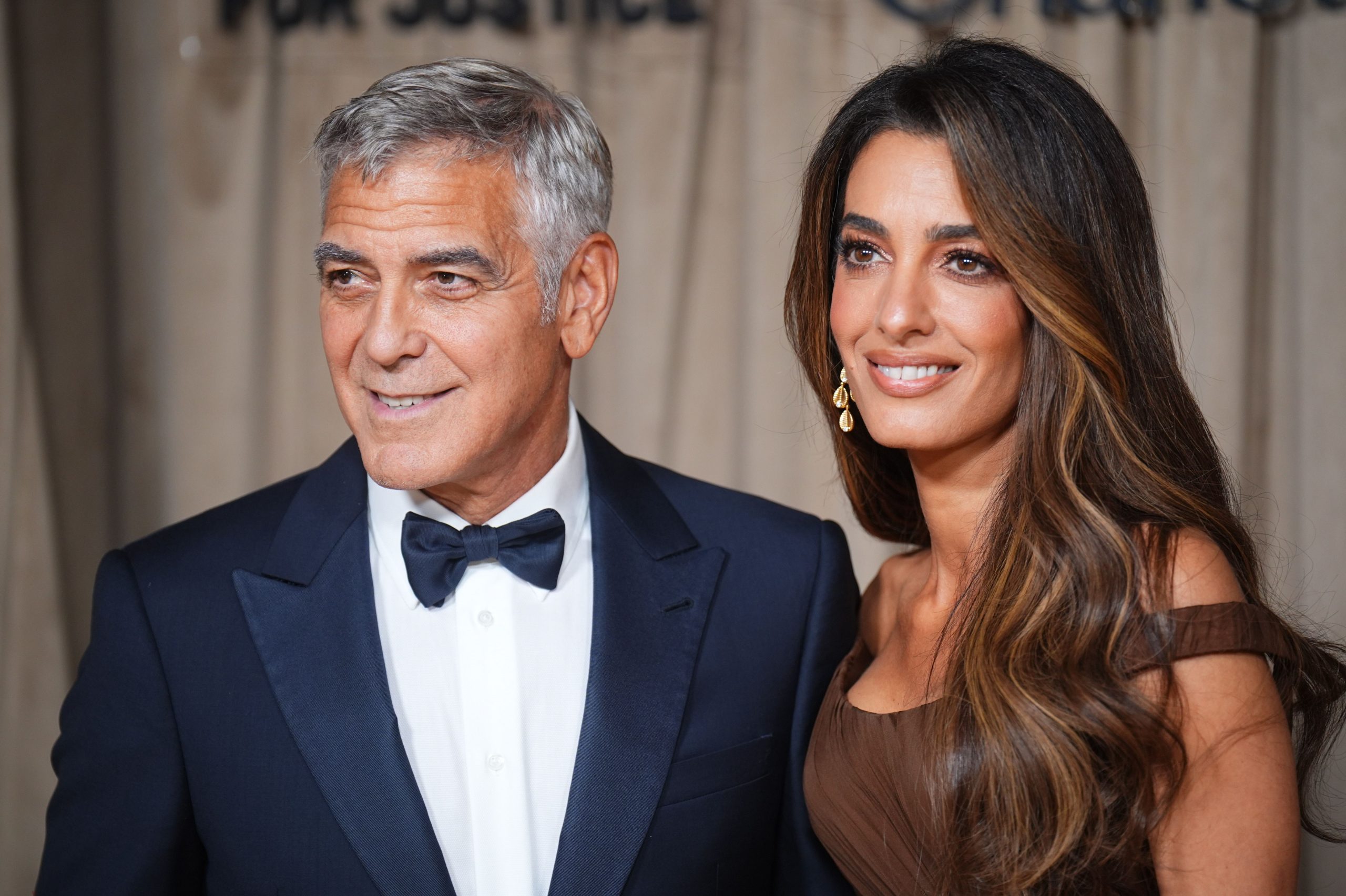Amal Clooney Perfects ‘Toasty Makeup’ by Embracing Yet Another Fall Trend