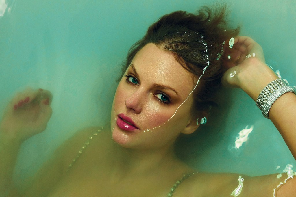 Taylor Swift Adds Acoustic Bonus Tracks on Four New ‘Life of a Showgirl’ CD Variants