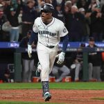 Mariners’ 15th-inning win has immediate ramifications for ALCS vs. Blue Jays