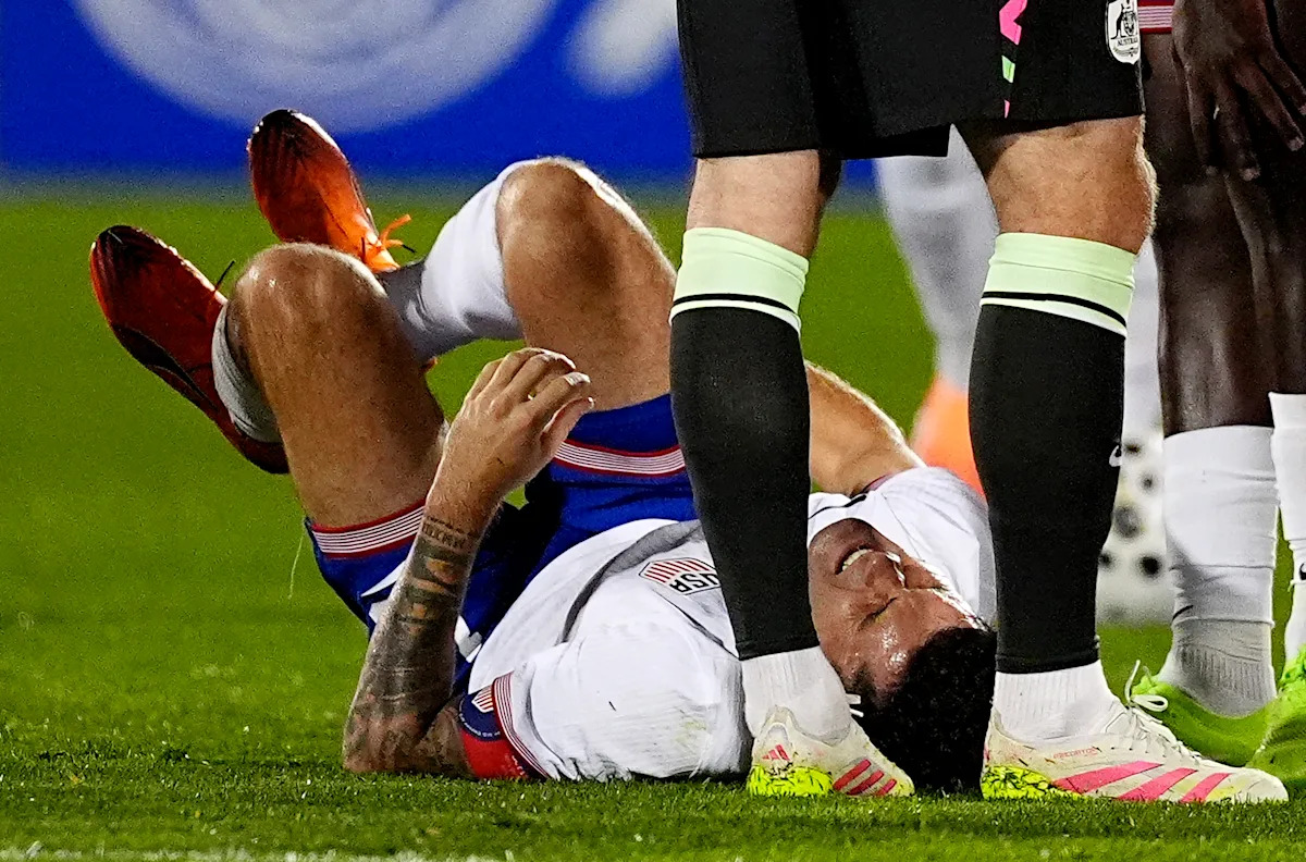 Christian Pulisic leaves US friendly against Australia because of apparent hamstring injury