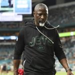 Jets’ Aaron Glenn won’t name starting QB between Justin Fields, Tyrod Taylor, but insists no competition