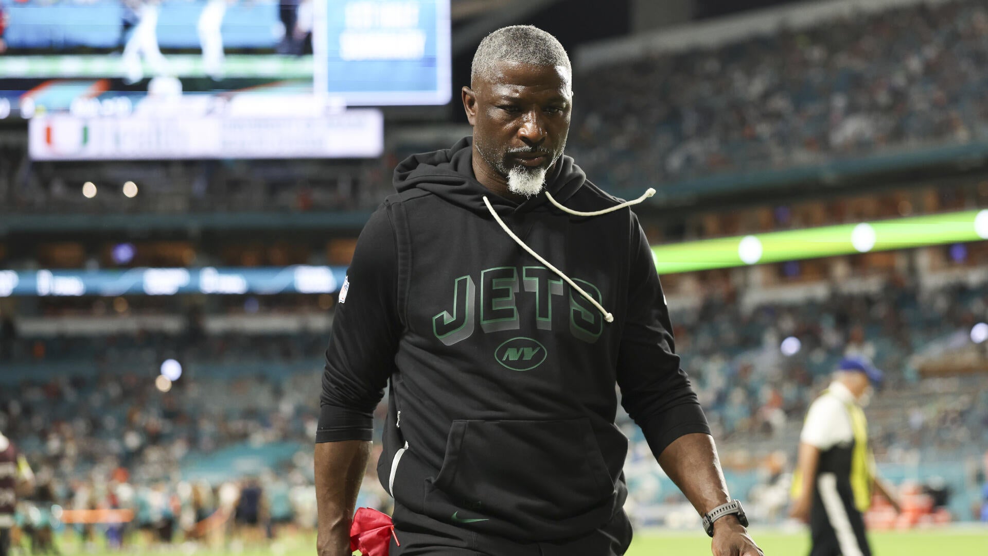 Jets’ Aaron Glenn won’t name starting QB between Justin Fields, Tyrod Taylor, but insists no competition