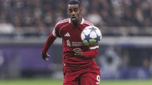 Liverpool star Alexander Isak gives Arne Slot new injury headache