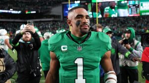 What’s the better Eagles color: Midnight Green or Kelly Green?