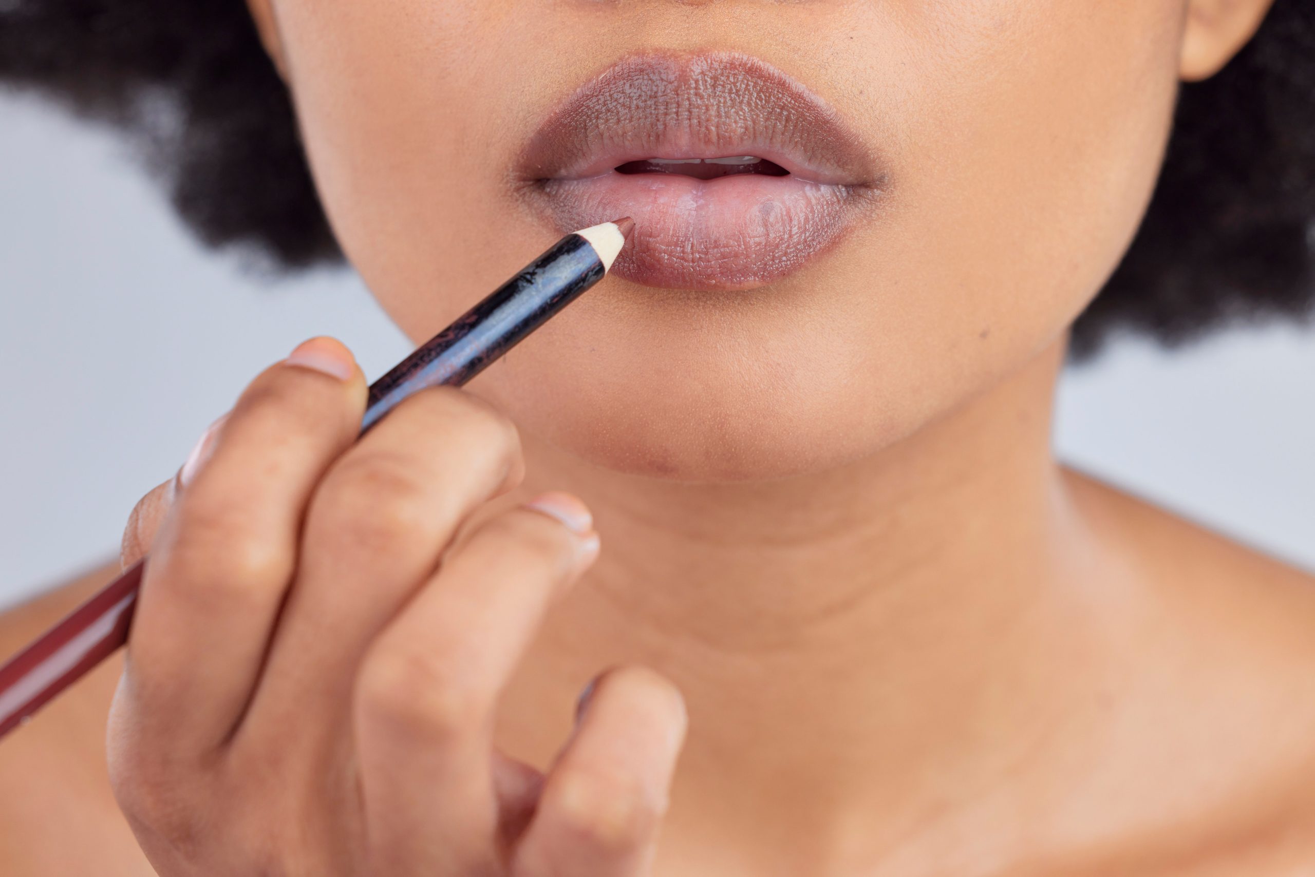 How to Apply Lip Liner Correctly, According to Pro Makeup Artists