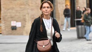 Katie Holmes’s Perfect Fall Saddle Bag Will Actually Last You Through Spring