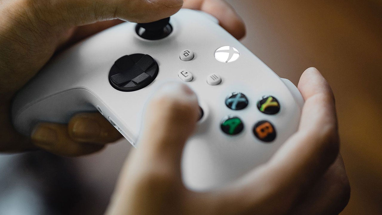 The Official Xbox Wireless Controllers Are on Sale for Just $39.99 at Amazon