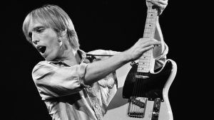 âThatâs all I had for weeks⊠People started banging on the wall â âDonât play that anymore!ââ Tom Petty wanted to turn a catchy riff into a much-needed hit. He didn’t stop playing it until he did