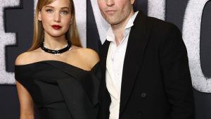 Jennifer Lawrence Doesn’t Judge Robert Pattinson for Having Zero Oscars, Really