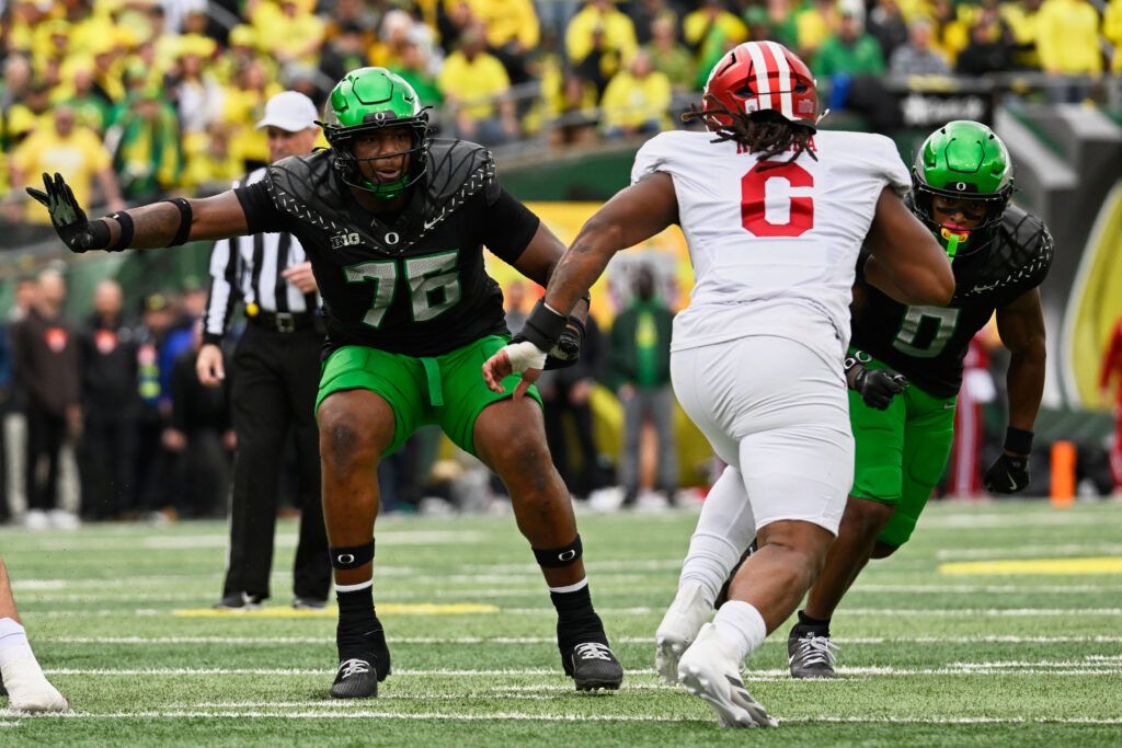 Isaiah World NFL Draft Profile: Week 12 Scouting Report for the Oregon Offensive Tackle